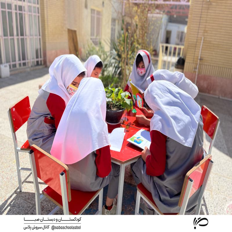 نمایشگاه دستنوشته های دانشآموزان پایهی اول و دوم